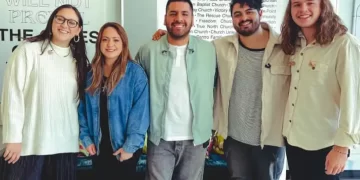 Fellowship Creative presenta «Una Y Otra Vez» junto a la banda peruana TWICE