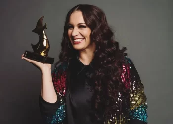 Christine D’Clario lanza nuevo sencillo «Corriente/Un Día a la Vez» en colaboración con «Montesanto»