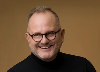 Marcos Witt presenta «Tu Iglesia» su más reciente producción EP