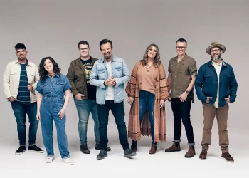 Desert Road, la nueva versión de Casting Crowns con Cain