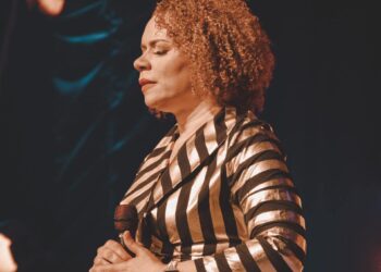 Egleyda Belliard clama por el Espíritu Santo con «Desciende Aquí»