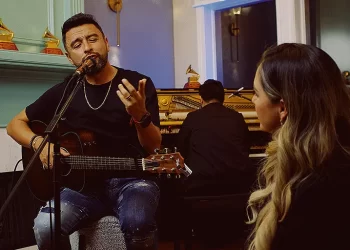 Alex Campos sorprendió a su esposa Nathalia Rodríguez con «Me he Vuelto a Enamorar»