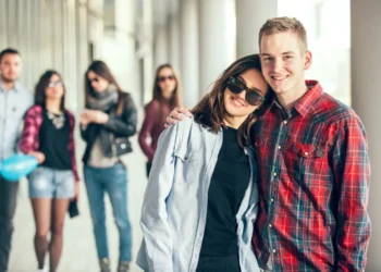 chicos y chicas solteros