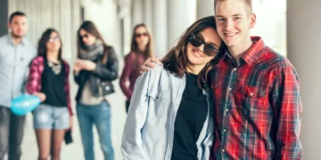 chicos y chicas solteros