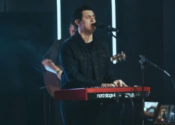 Te Adoro Porque Tú Eres Dios