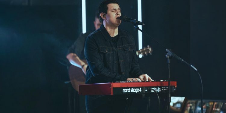 Te Adoro Porque Tú Eres Dios