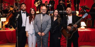 “Mas el Dios de toda gracia” y “Quiero levantar mis manos”