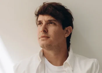 Kike Pavón presentando su nuevo álbum de música cristiana Reverdece