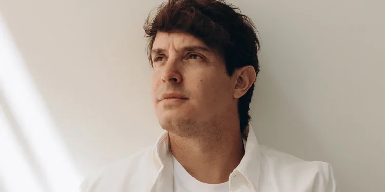 Kike Pavón presentando su nuevo álbum de música cristiana Reverdece